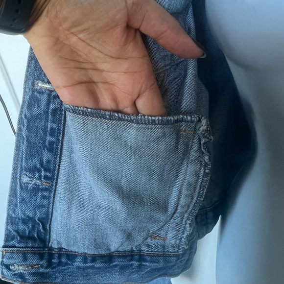 Vintage denim jacket w/ “OBEY” embroidery. Size Medium, fits like a SMALL - Picture 6 of 7